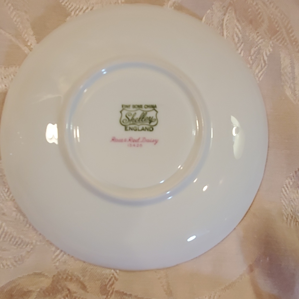 SHELLEY "Rose & Red Daisy" Teacup/saucer set - Picture 6 of 8